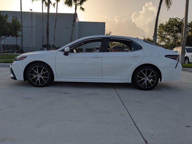 Photo of 2021 Super White Toyota Camry