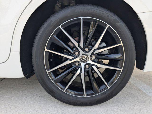 Photo of 2021 Super White Toyota Camry