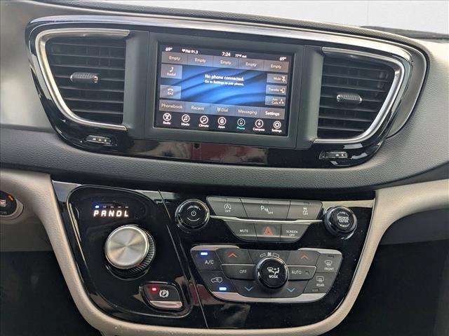 Photo of 2020 Granite Crystal Metallic Clearcoat Chrysler Pacifica