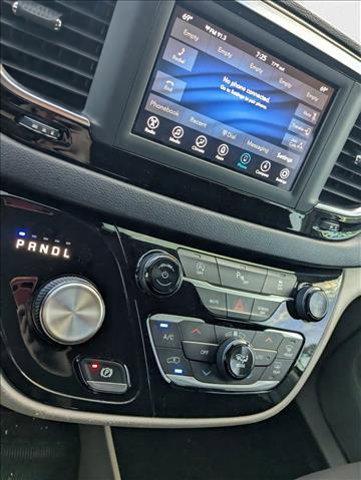 Photo of 2020 Granite Crystal Metallic Clearcoat Chrysler Pacifica