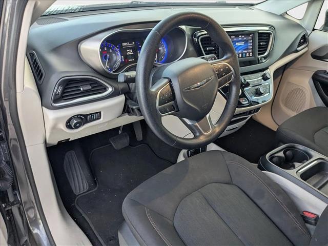 Photo of 2020 Granite Crystal Metallic Clearcoat Chrysler Pacifica