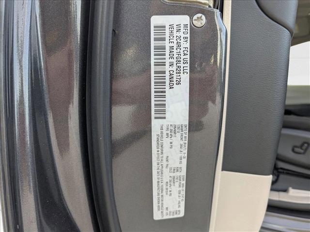 Photo of 2020 Granite Crystal Metallic Clearcoat Chrysler Pacifica