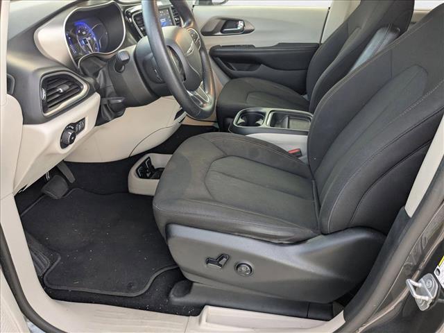 Photo of 2020 Granite Crystal Metallic Clearcoat Chrysler Pacifica