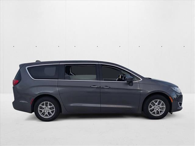 Photo of 2020 Granite Crystal Metallic Clearcoat Chrysler Pacifica