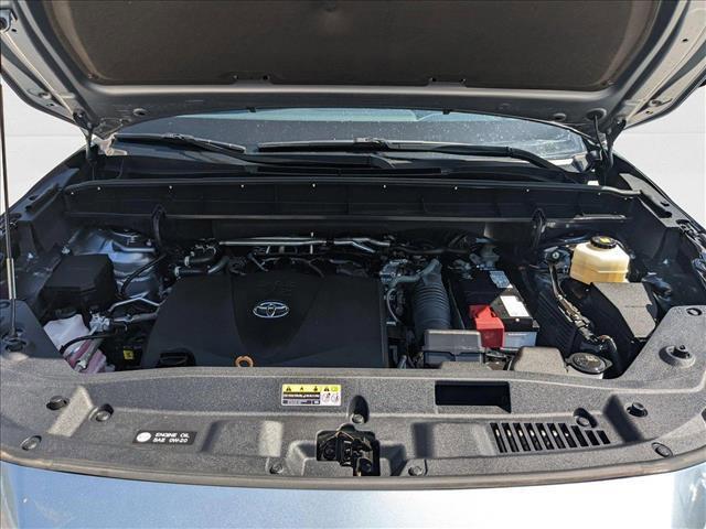 Photo of 2022 Moon Dust Toyota Highlander