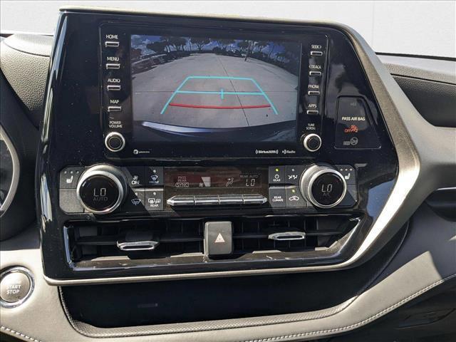 Photo of 2022 Moon Dust Toyota Highlander