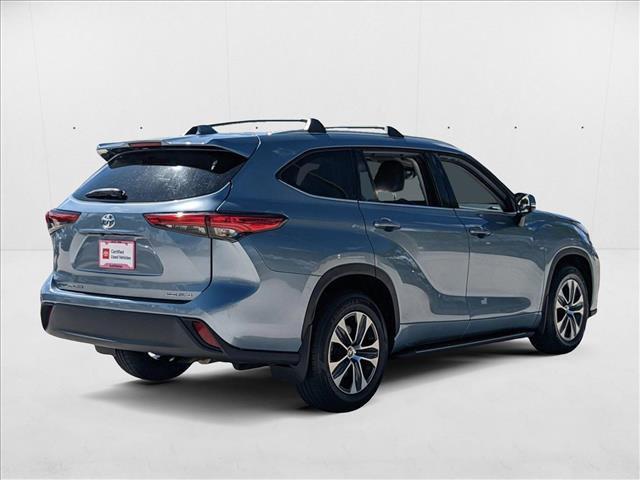Photo of 2022 Moon Dust Toyota Highlander