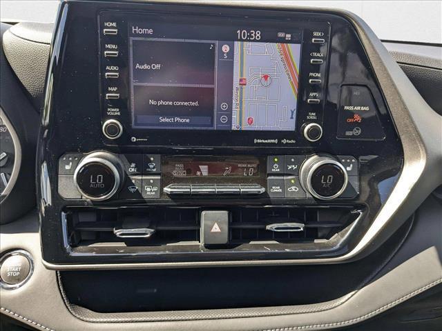 Photo of 2022 Moon Dust Toyota Highlander