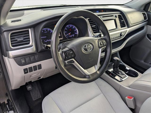 Photo of 2019 Midnight Black Metallic Toyota Highlander