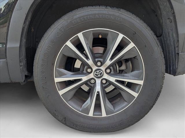 Photo of 2019 Midnight Black Metallic Toyota Highlander