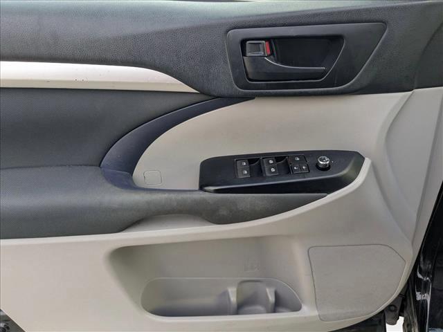 Photo of 2019 Midnight Black Metallic Toyota Highlander