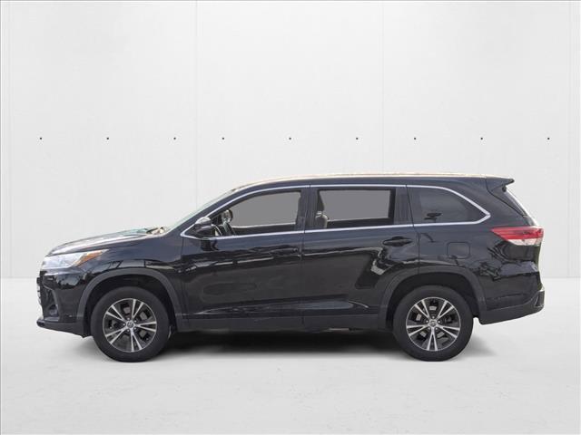 Photo of 2019 Midnight Black Metallic Toyota Highlander