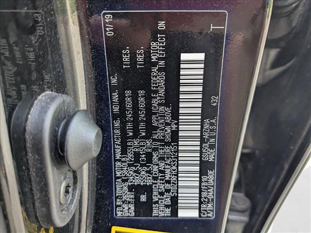 Photo of 2019 Midnight Black Metallic Toyota Highlander