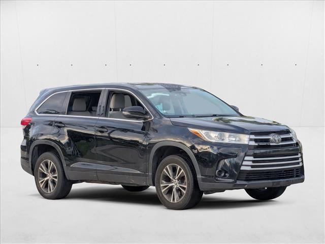Photo of 2019 Midnight Black Metallic Toyota Highlander