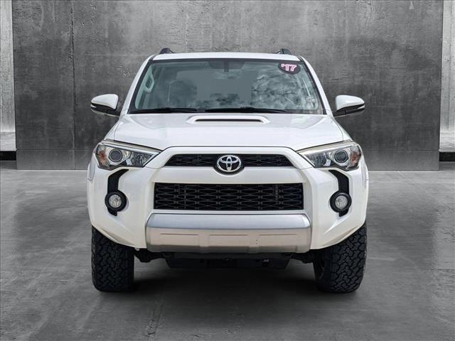 Photo of 2017 Super White Toyota 4Runner