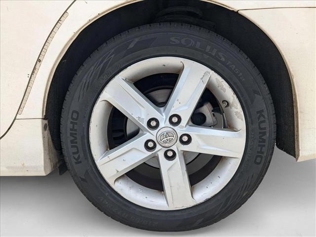 Photo of 2014 White Toyota Camry