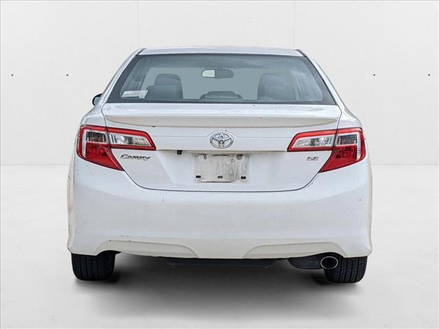 Photo of 2014 White Toyota Camry