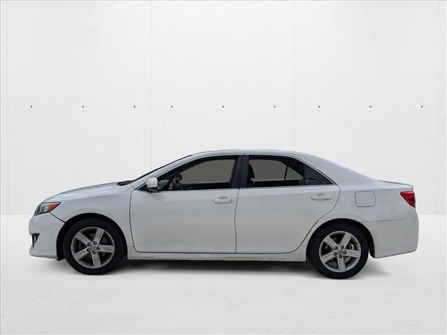 Photo of 2014 White Toyota Camry