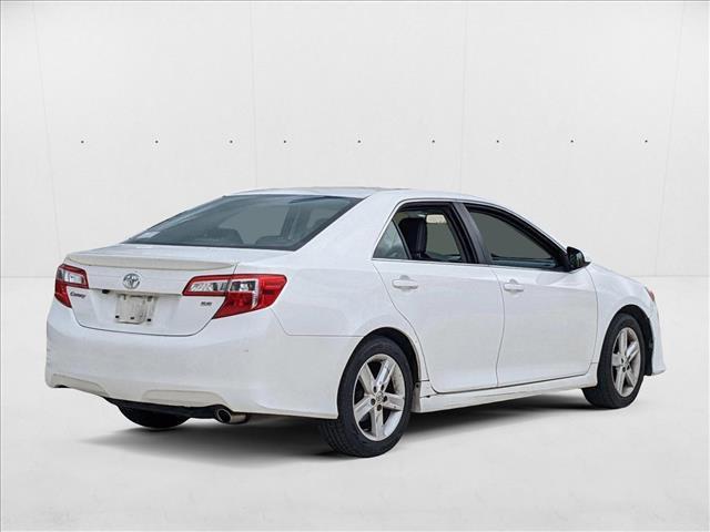 Photo of 2014 White Toyota Camry
