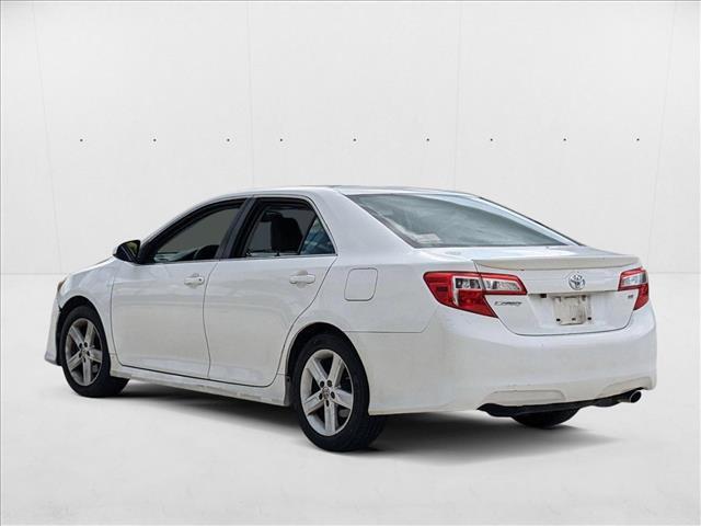 Photo of 2014 White Toyota Camry