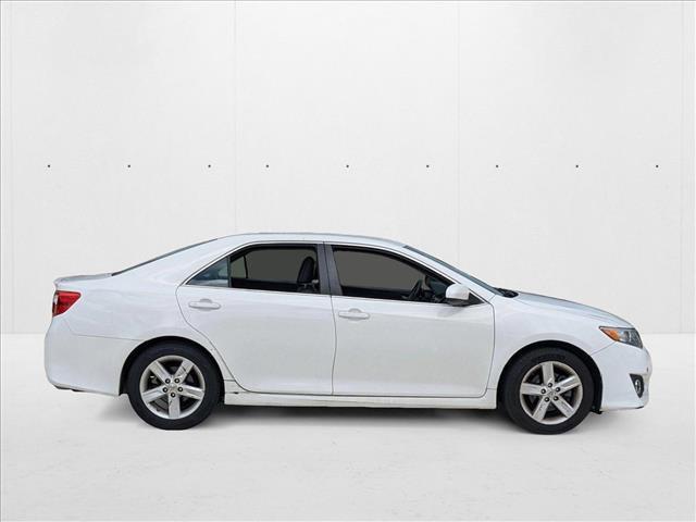 Photo of 2014 White Toyota Camry