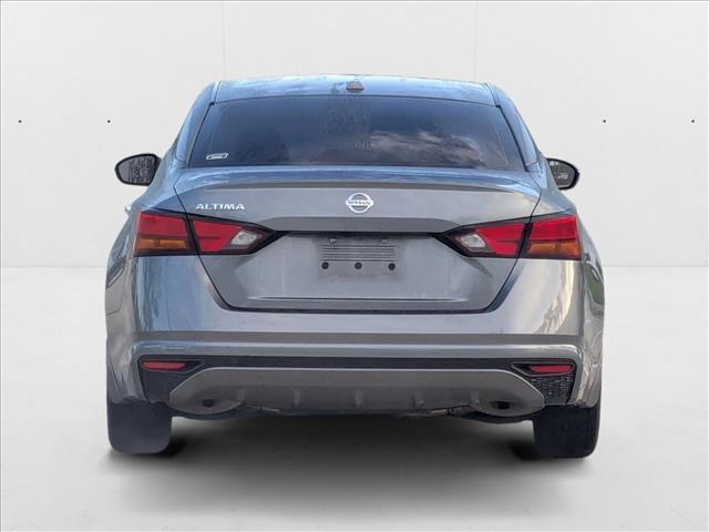 Photo of 2019 Gun Metallic Nissan Altima