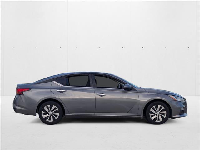 Photo of 2019 Gun Metallic Nissan Altima