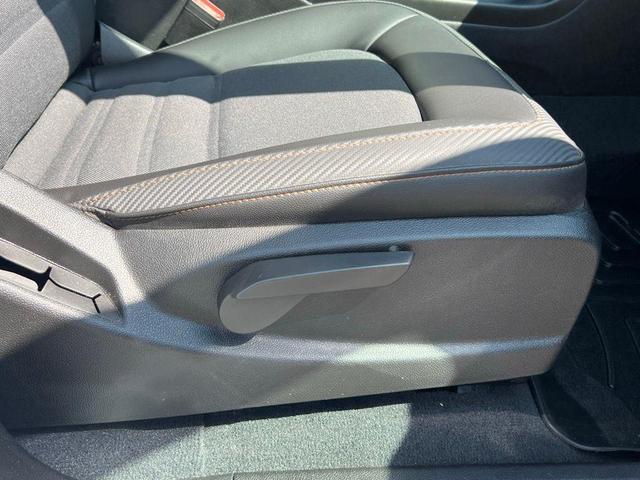 Photo of 2022 Summit White GMC Canyon