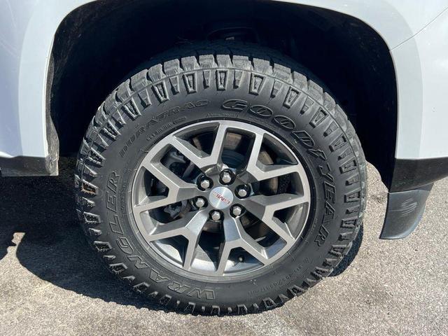 Photo of 2022 Summit White GMC Canyon