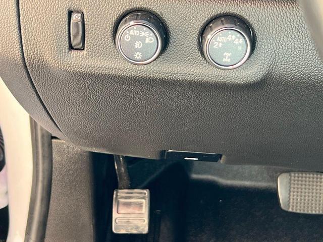 Photo of 2022 Summit White GMC Canyon
