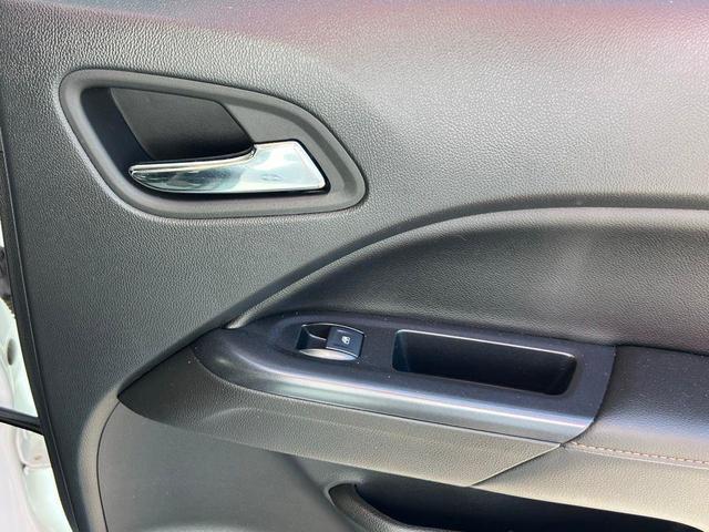 Photo of 2022 Summit White GMC Canyon