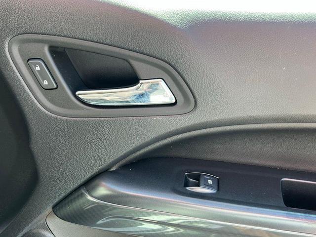 Photo of 2022 Summit White GMC Canyon