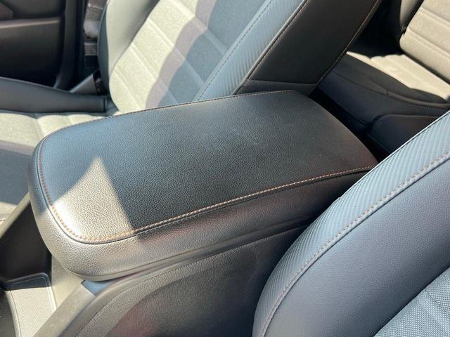 Photo of 2022 Summit White GMC Canyon