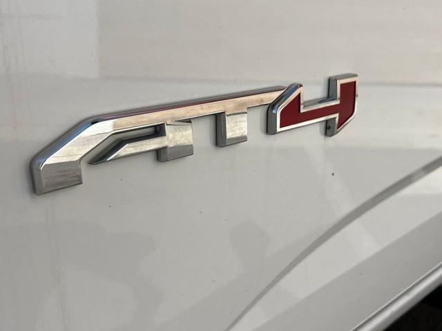 Photo of 2022 Summit White GMC Canyon