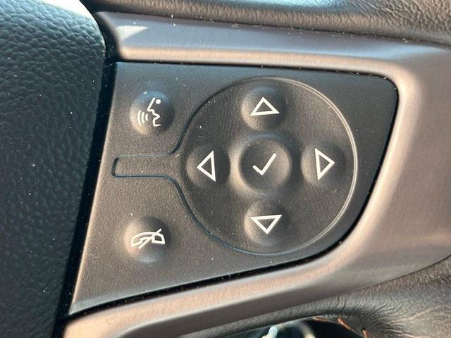 Photo of 2022 Summit White GMC Canyon