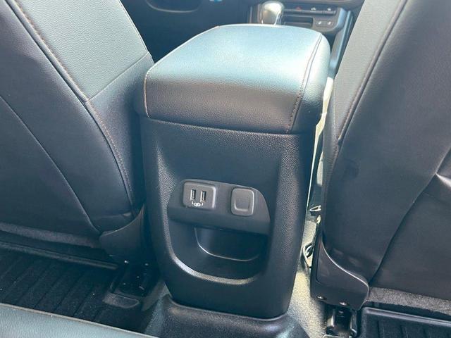 Photo of 2022 Summit White GMC Canyon