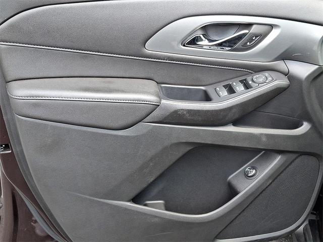 Photo of 2022 Red Chevrolet Traverse