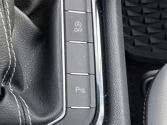 Photo of 2025 Pure White Volkswagen Taos