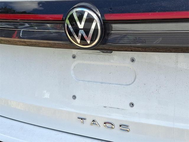 Photo of 2025 Pure White Volkswagen Taos