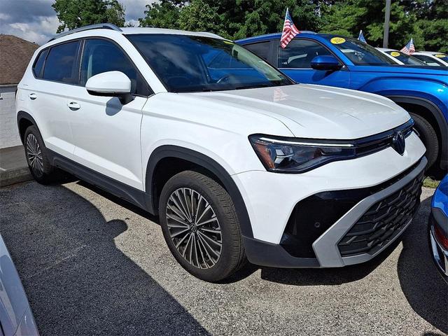 Photo of 2025 Pure White Volkswagen Taos