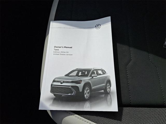 Photo of 2025 Pure White Volkswagen Taos