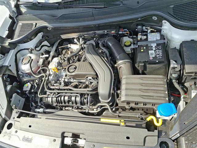 Photo of 2025 Pure White Volkswagen Taos