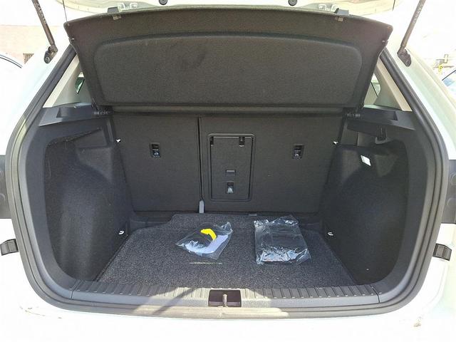Photo of 2025 Pure White Volkswagen Taos