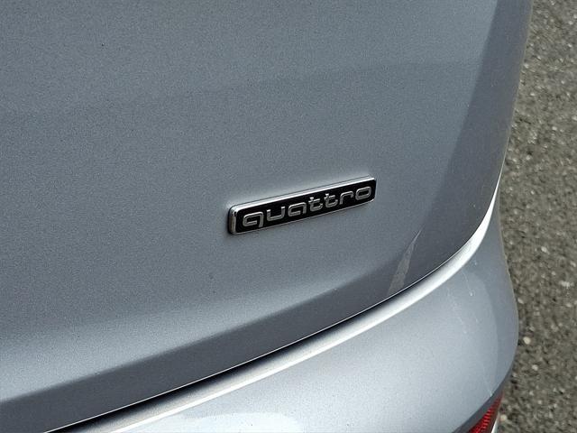 Photo of 2022 Florett Silver Metallic Audi Q5