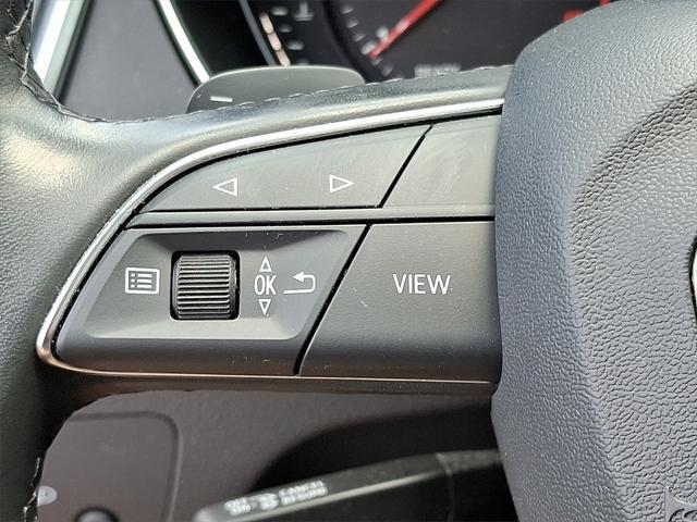 Photo of 2022 Florett Silver Metallic Audi Q5