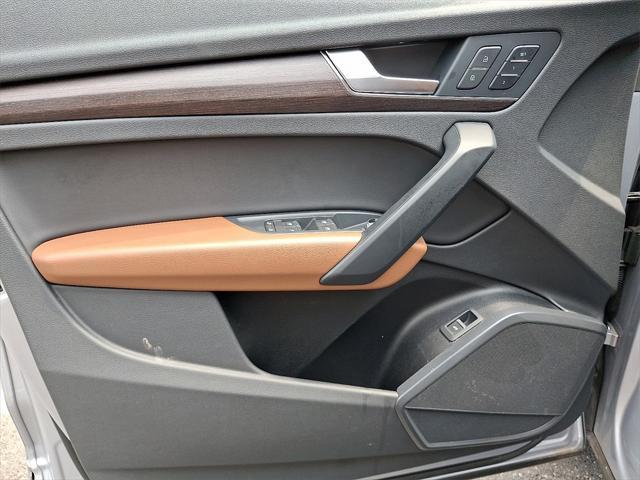 Photo of 2022 Florett Silver Metallic Audi Q5