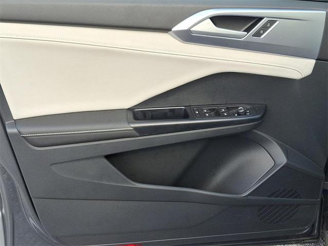 Photo of 2025 Gray Volkswagen Taos