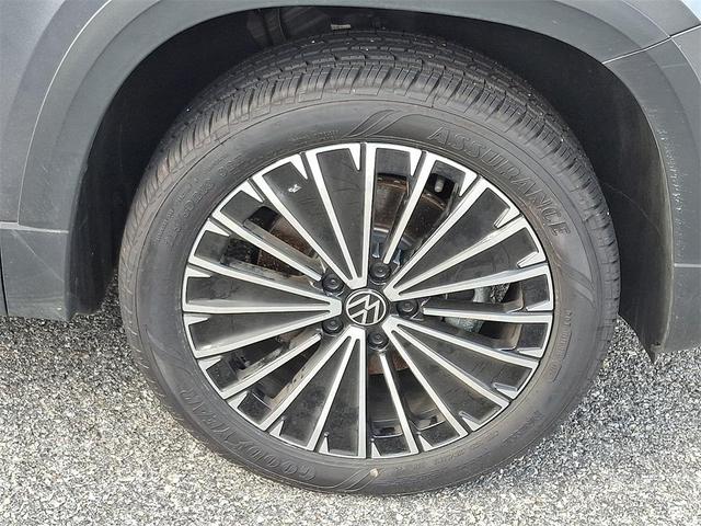 Photo of 2025 Gray Volkswagen Taos