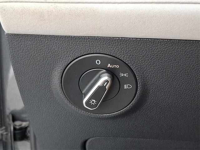 Photo of 2025 Gray Volkswagen Taos