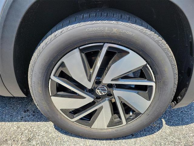 Photo of 2024 Silver Mist Metallic Volkswagen Atlas